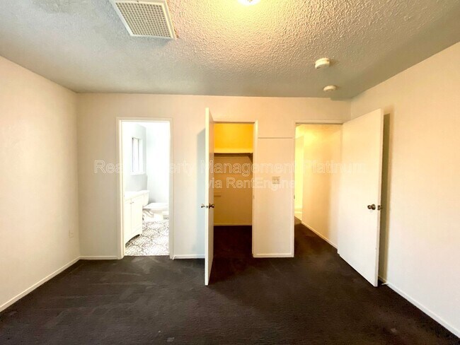 Foto del edificio - 4619 E Indianapolis Ave