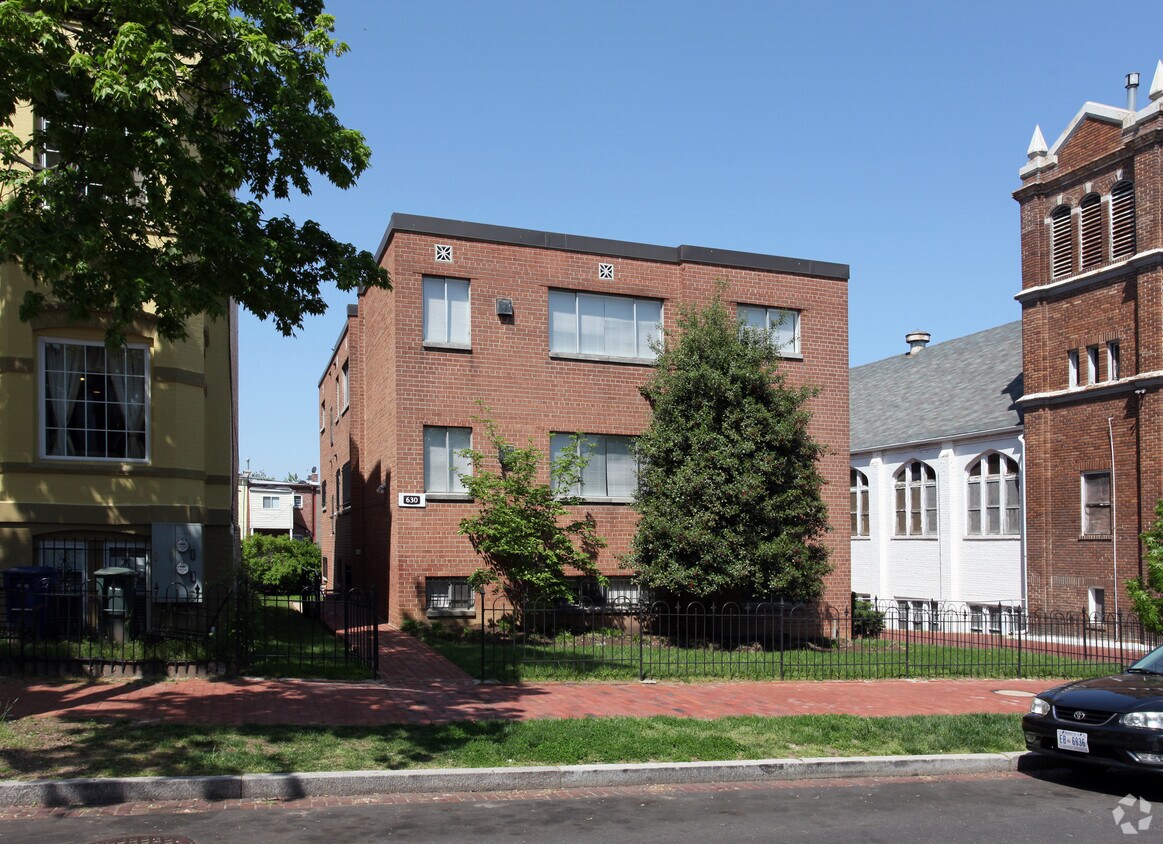 Foto principal - 630 11th St NE