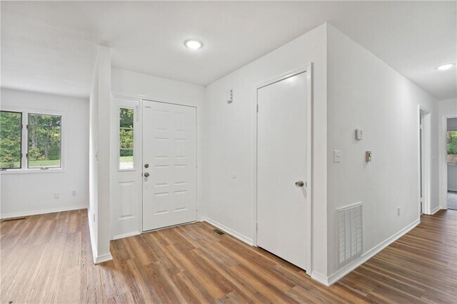 Foto del edificio - 1 Ramsey Dr