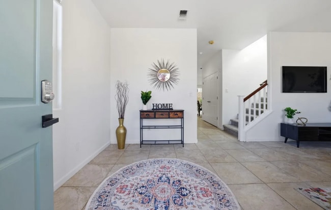 Photo - Amazing 3/2.5 N. Natomas! Beautiful. Please read full add below for details. House
