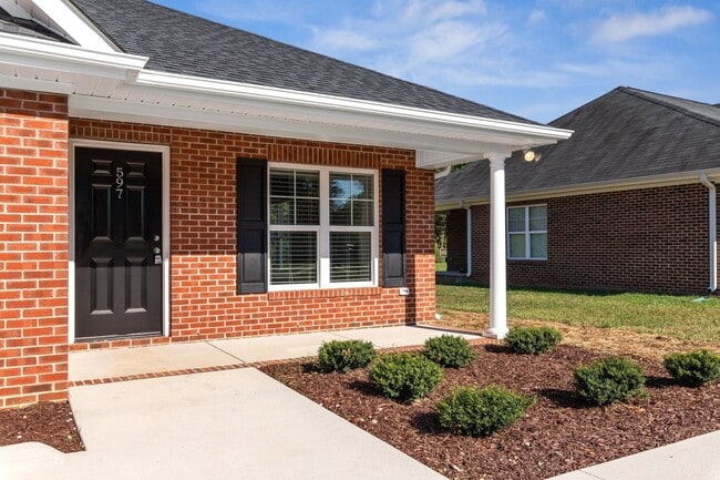 Building Photo - 3 bed 2 bath Ranch Style Duplex