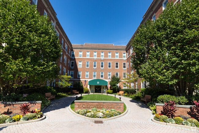 Building Photo - Hampshire House Condos