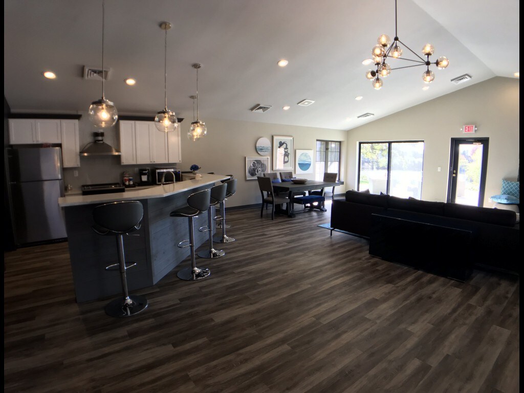 West Grove on The Lake Apartments Rentals Waukesha, WI