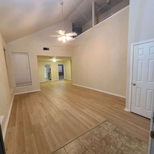 Foto del edificio - 16786 N Blue Jay Dr