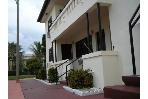 Foto del edificio - 8201 Harding Ave