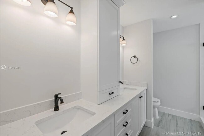 Building Photo - 2539 Wabash Dr