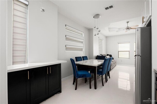 Foto del edificio - 204 W Rutherford Ave