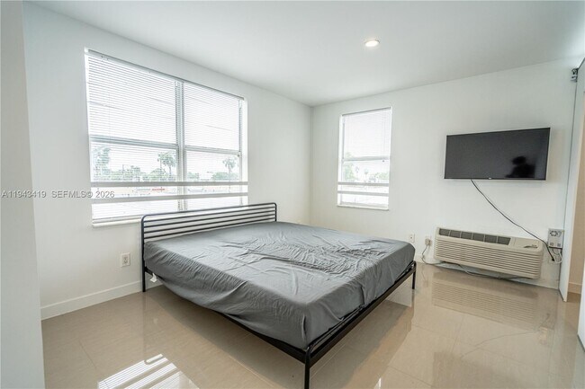 Building Photo - 924 Marseille Dr