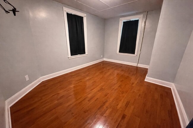 Building Photo - 21 49th St