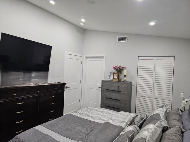 Building Photo - Southwest 177th Avenue, Miami, FL 33196 - 4 BR 2 BA single-family home