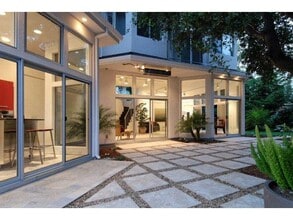 Building Photo - 171 Cowper St