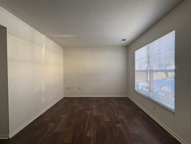 Foto del edificio - Turtle Hill Townhomes