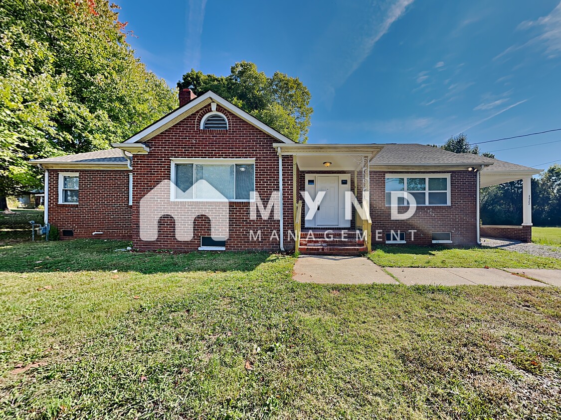 Primary Photo - 4922 Statesville Rd