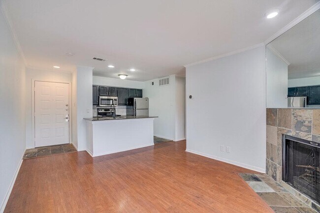 Foto del edificio - 8888 Tallwood Dr