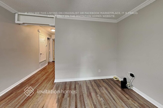 Building Photo - 208 Ennis St