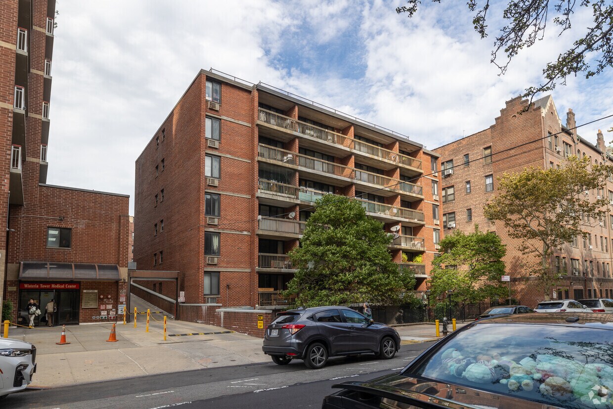 Primary Photo - 13635 Maple Ave