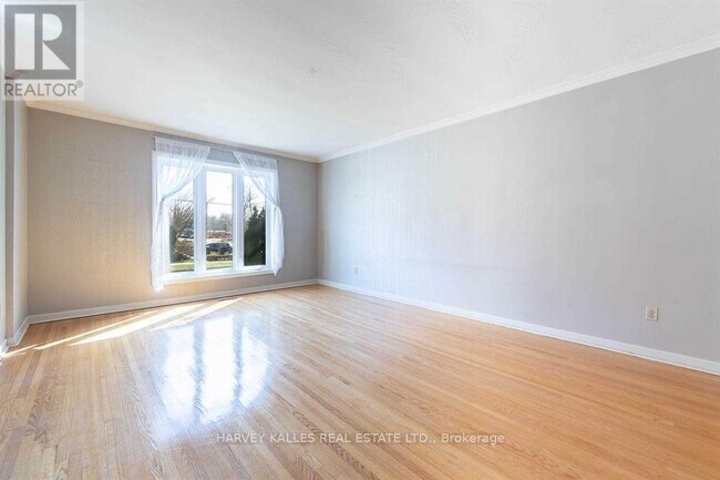 Building Photo - 550 Glencairn Ave