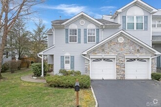 Building Photo - 7 Rondell Ln
