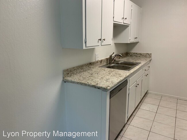 Building Photo - 1263 E Oak Ave