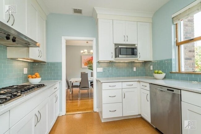 Foto del edificio - 5 bedroom in Brookline MA 02446