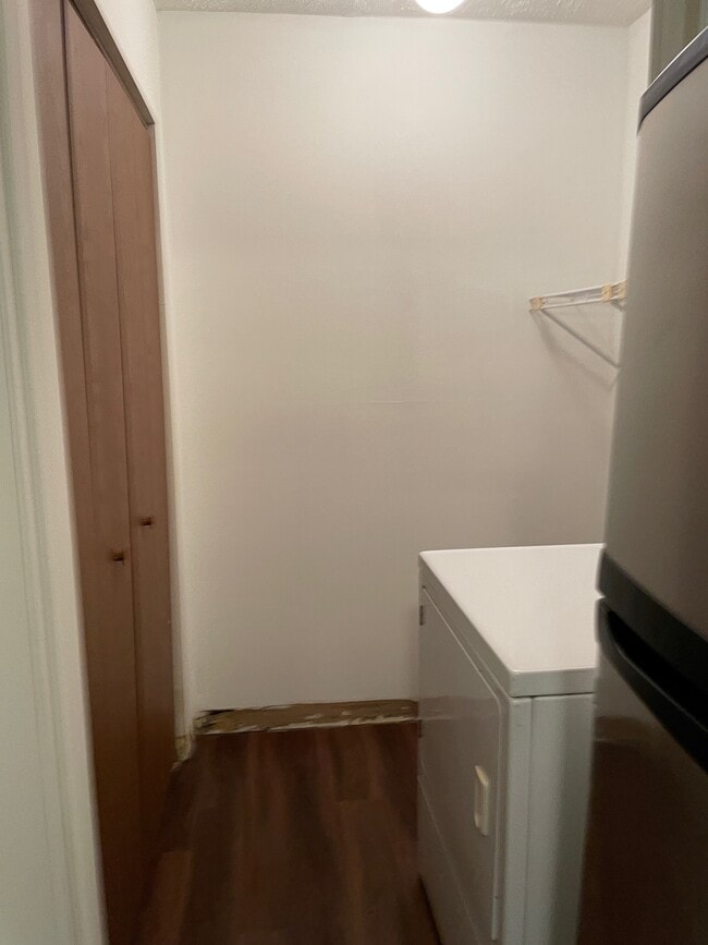 Laundry room - 2261 Hedgerow Rd