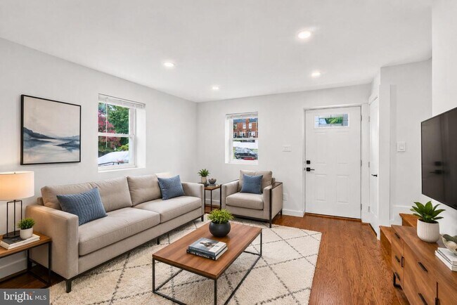 Foto del edificio - 2218 Farrington Ave
