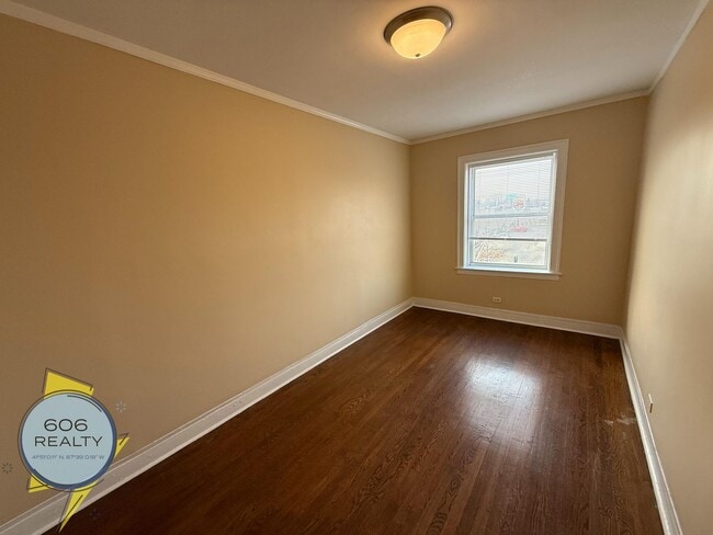 Building Photo - 2805 N Kilbourn Ave