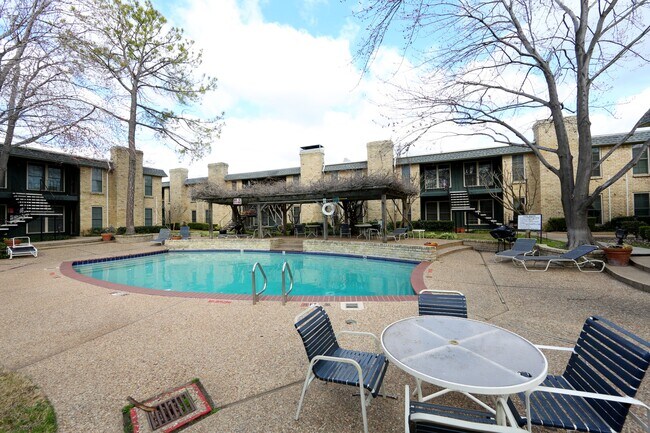 Foto del edificio - 7727 Meadow Park Dr