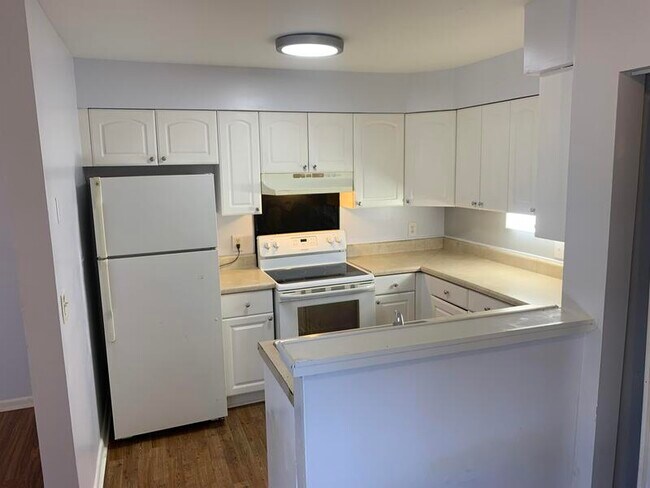 Building Photo - 4823 Spring Lake Dr