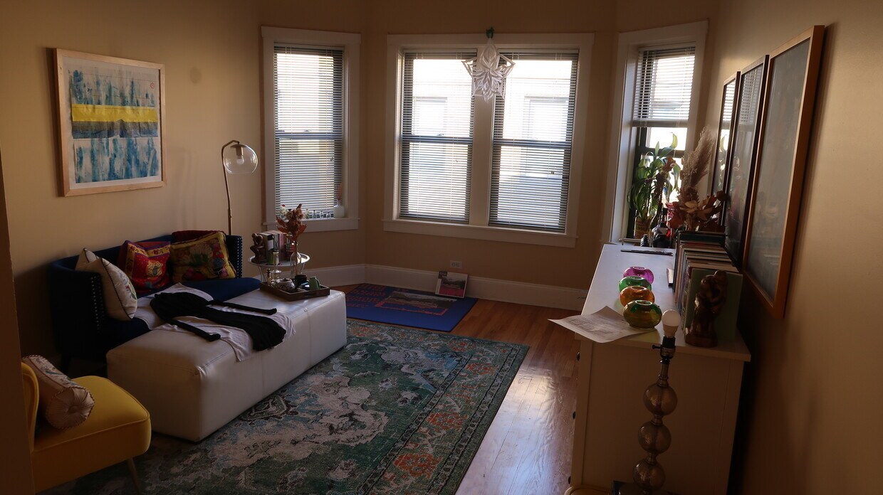 Primary Photo - 2836 N Francisco Ave