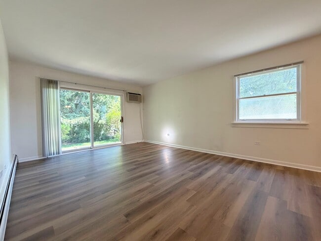 Building Photo - 889 Trace Dr