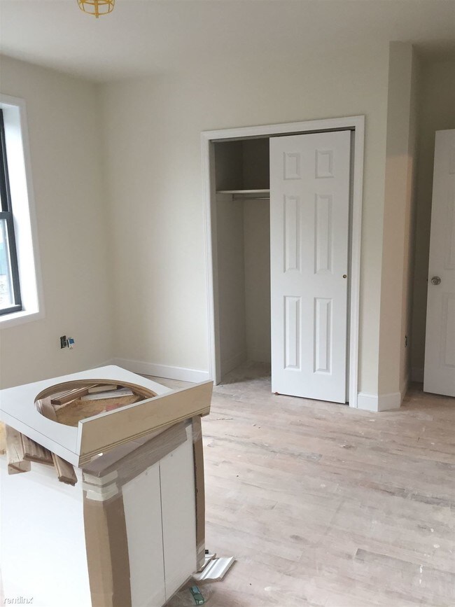Building Photo - 2 br, 1 bath Apartment - 6850 Burns St Apt B1