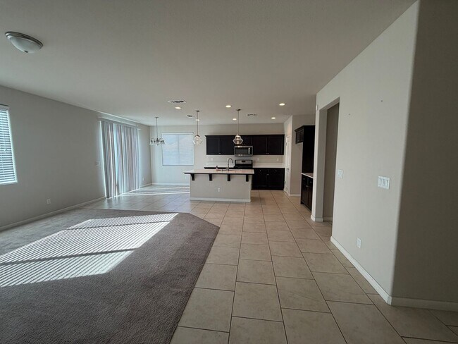 Foto del edificio - Nice home for rent in gated community in Tulare!