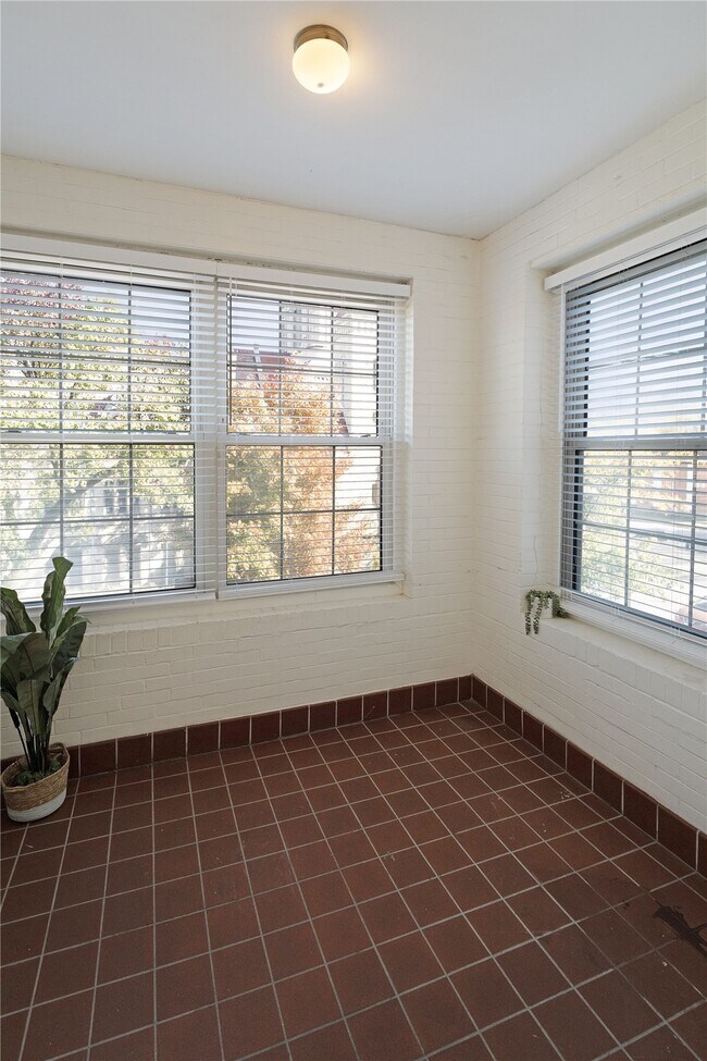 Foto del edificio - 4512 Westminster Pl