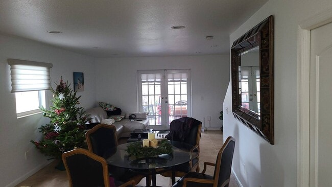 Building Photo - 2338 Sunset Dr