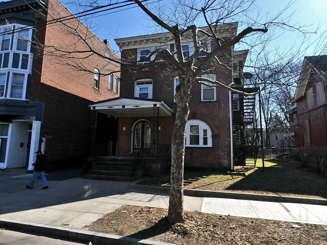 Primary Photo - 322 Edgewood Ave