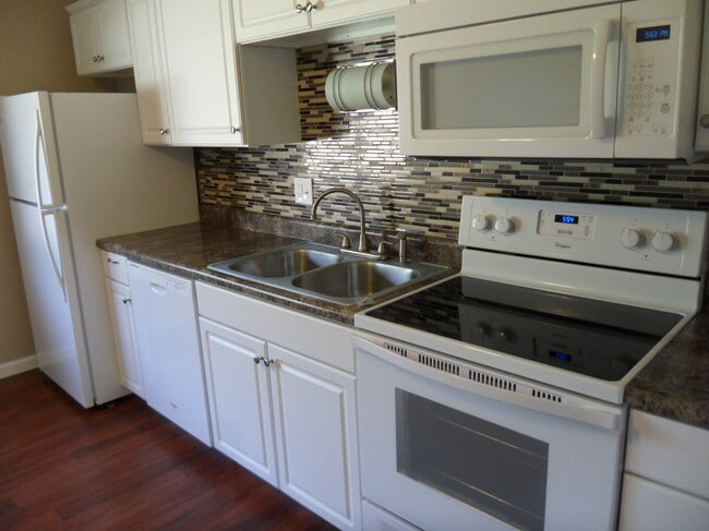 Building Photo - 5526 Humbert Rd