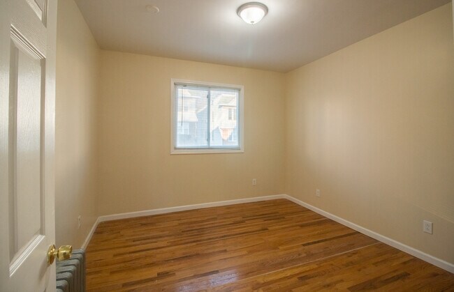 Building Photo - 63 Lindsley Pl