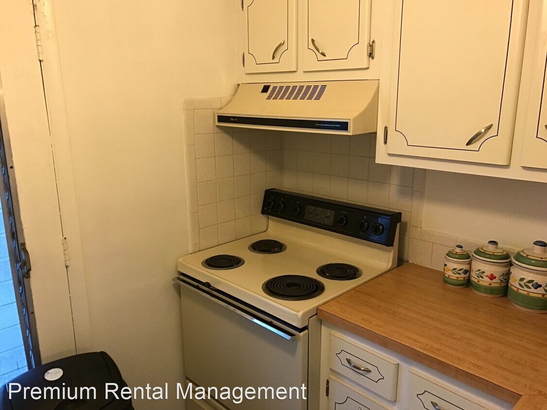 Building Photo - 2 br, 1.5 bath House - 1700 6th St NW #27A
