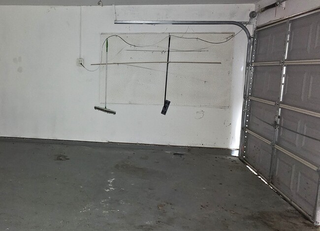 Building Photo - 3303 Roaming Woods Ln