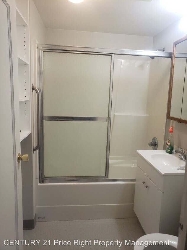 Building Photo - 2 br, 1 bath  - 704 29th Street N