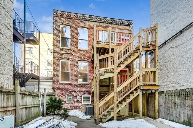 Foto del edificio - 1519 N Hudson Ave