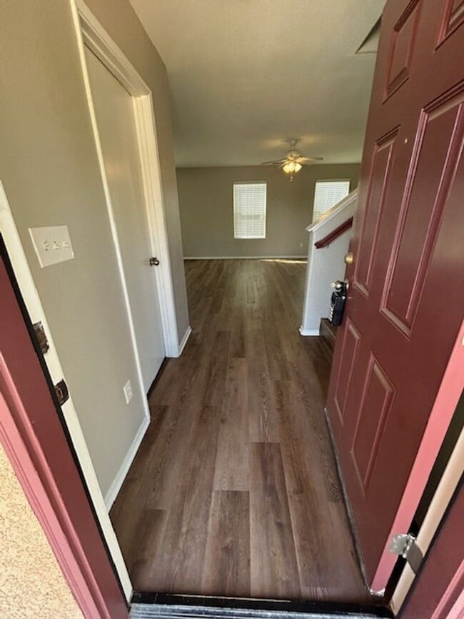 Building Photo - *Move-in special $500 off 1st month's rent...