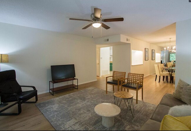 Building Photo - 106 Woodland Vlg
