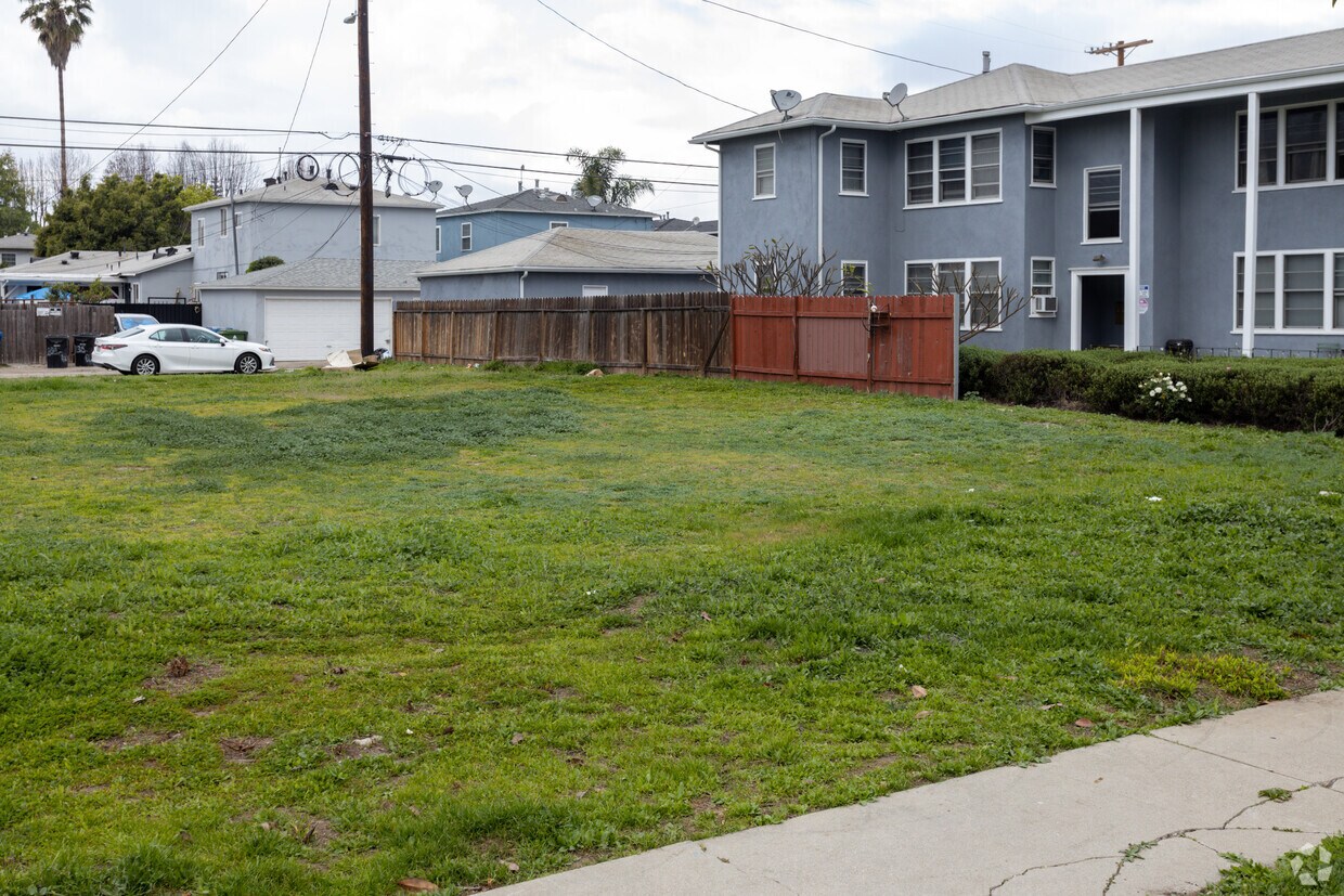 02/2022 - 8829-8841 Reading Ave
