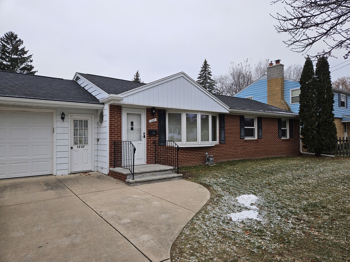 1267 Biemeret St, Green Bay, WI 54304 House Rental in Green Bay, WI
