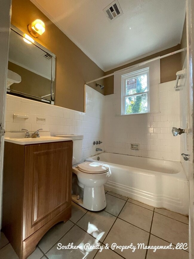 Building Photo - Bradley Drive in Oak Forest