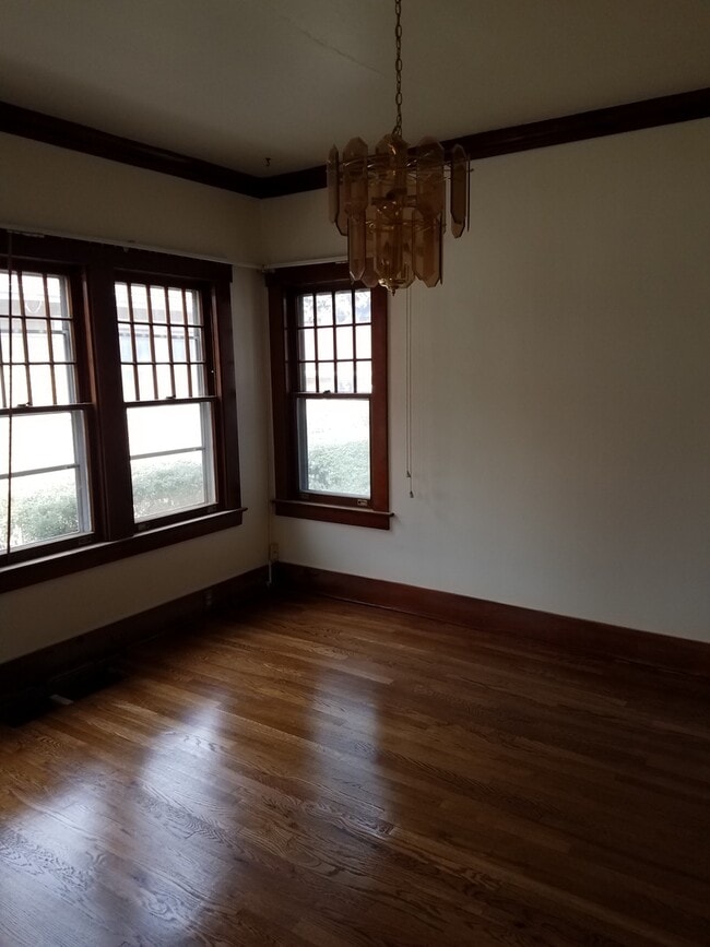 Building Photo - Craftsman Cottage