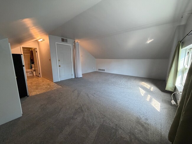 Building Photo - 329 Taylor Ave