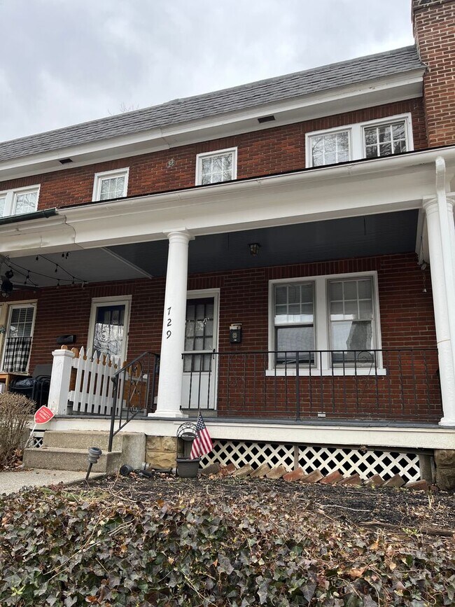 Building Photo - 729 3rd St